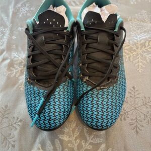 Under Armour soccer cleats youth size 6.